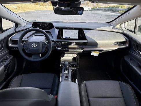 Used 2025 Toyota Prius XLE image 18