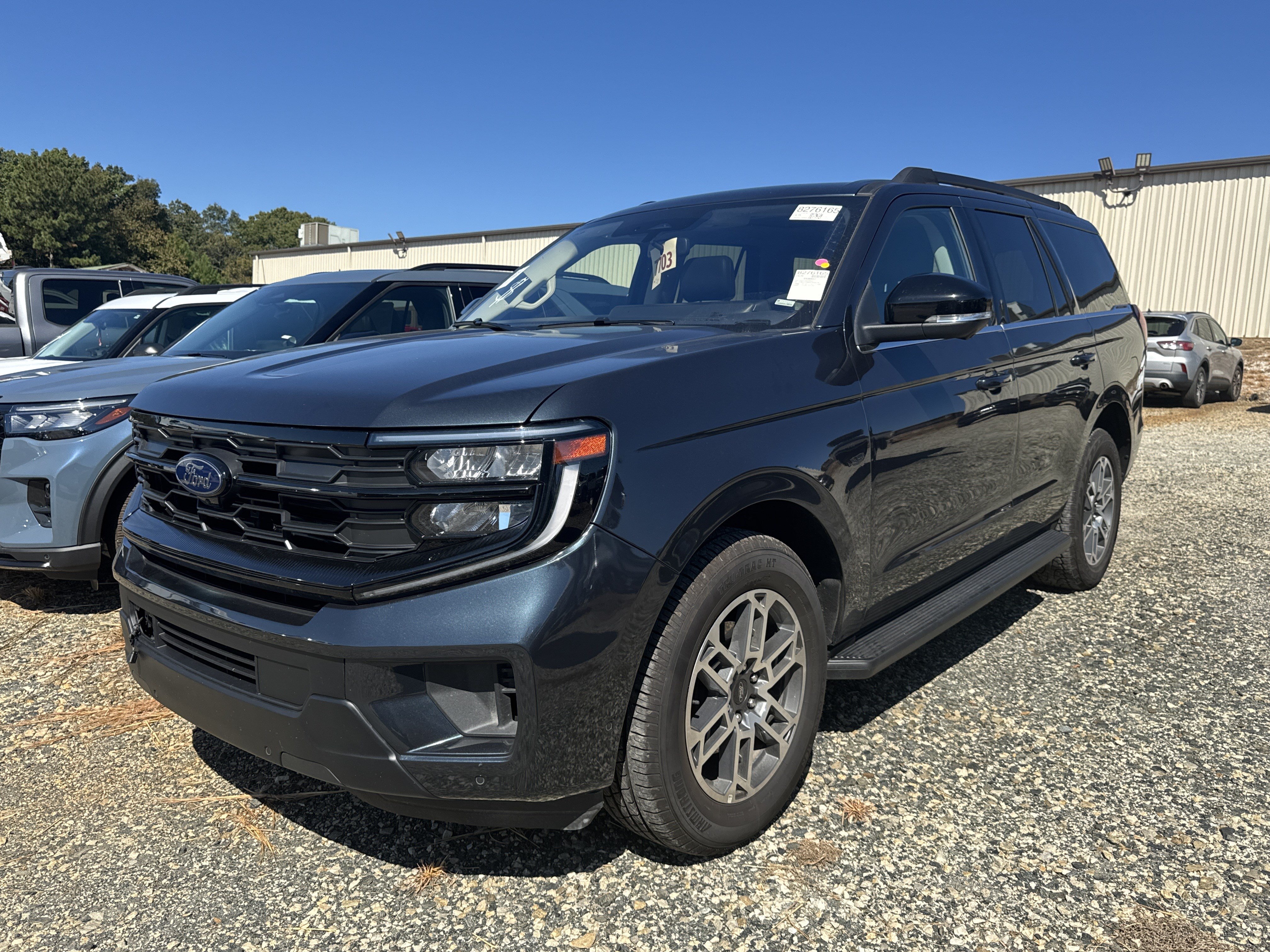 Used 2025 Ford Expedition Active AWD/4WD image 1