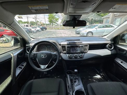 Used 2017 Toyota RAV4 LE FWD image 9