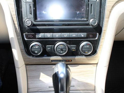 Used 2016 Volkswagen Passat 1.8T SE FWD image 20