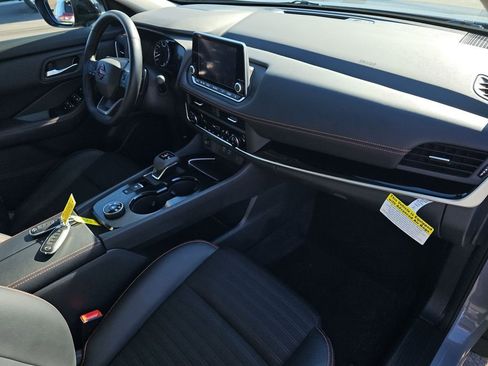 Used 2025 Nissan Rogue SV w/ Rock Creek Premium Package image 15