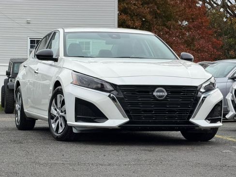 Used 2025 Nissan Altima 2.5 S image 4