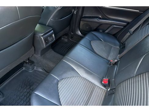 Used 2019 Toyota Camry SE FWD image 13