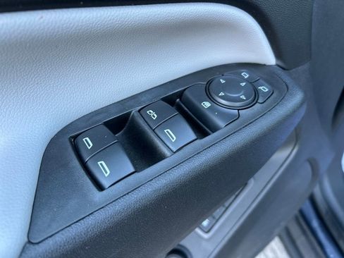 Used 2020 Chevrolet Equinox Premier image 11