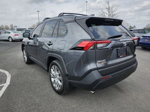 Used 2021 Toyota RAV4 XLE Premium image 16