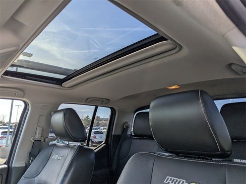 Used 2015 Nissan Frontier PRO-4X image 25