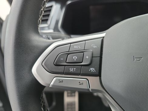 Certified 2023 Volkswagen Tiguan SE R-Line image 17