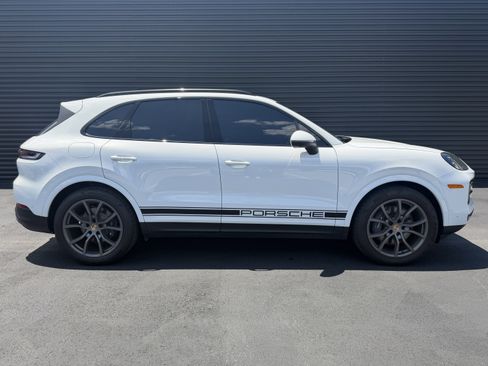 Certified 2024 Porsche Cayenne AWD/4WD image 8