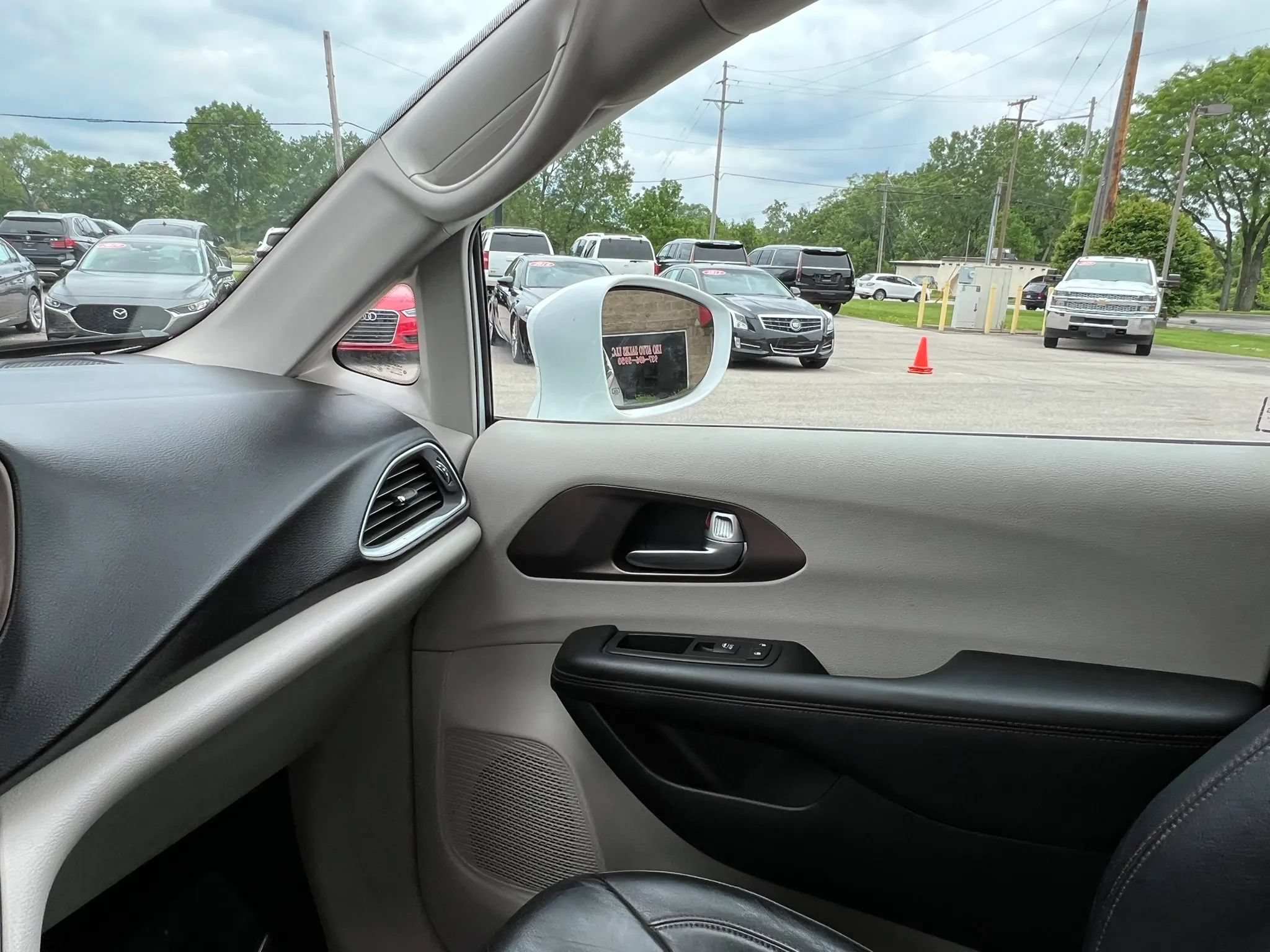 Used 2017 Chrysler Pacifica Touring-L Plus FWD image 15