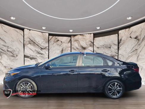 Used 2023 Kia Forte LXS FWD image 4