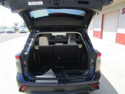 Used 2020 Toyota Highlander Limited image 12