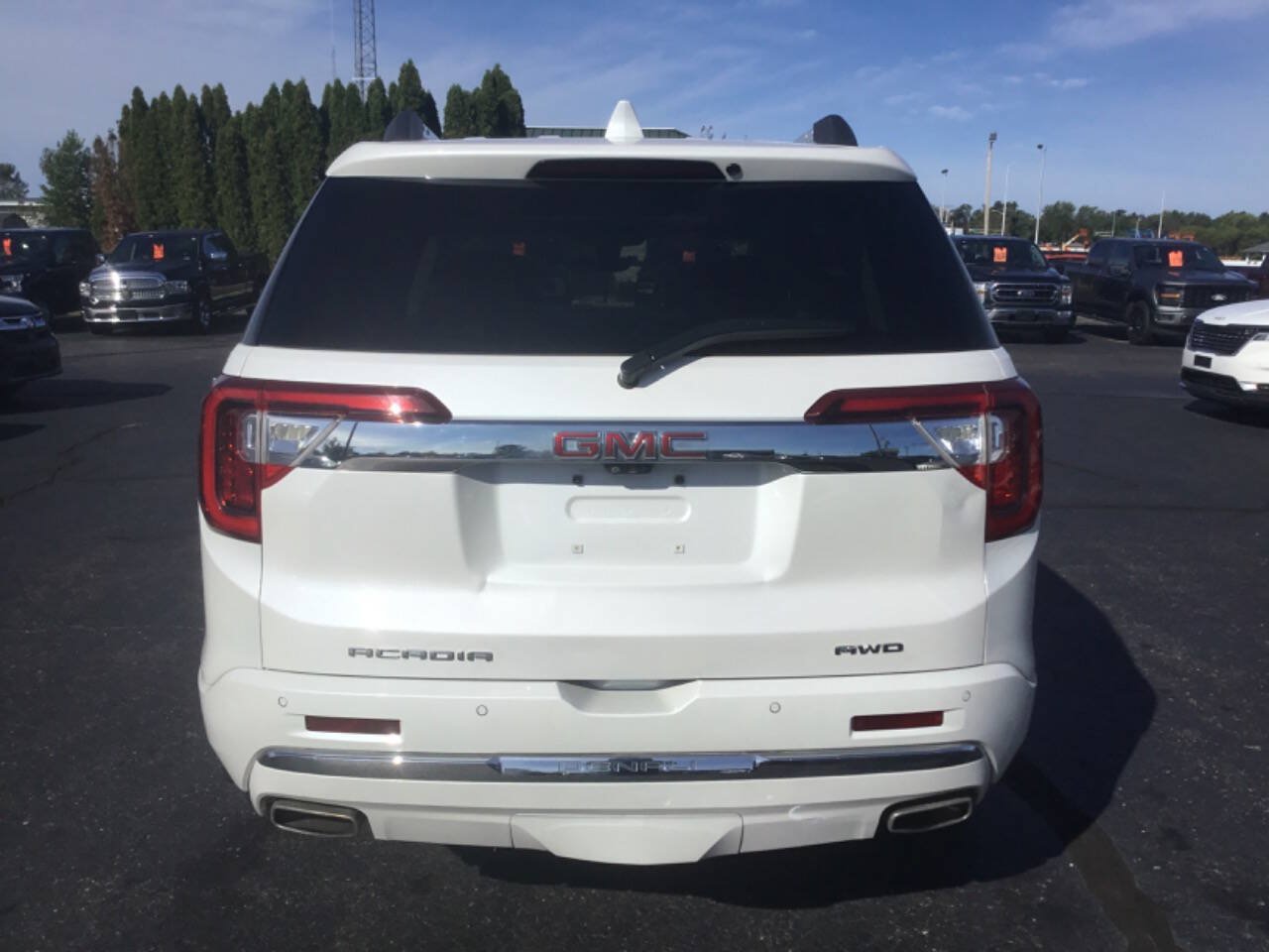 Used 2021 GMC Acadia Denali w/ Denali Ultimate Package AWD/4WD image 4
