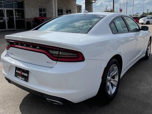 Used 2018 Dodge Charger SXT Plus RWD image 3