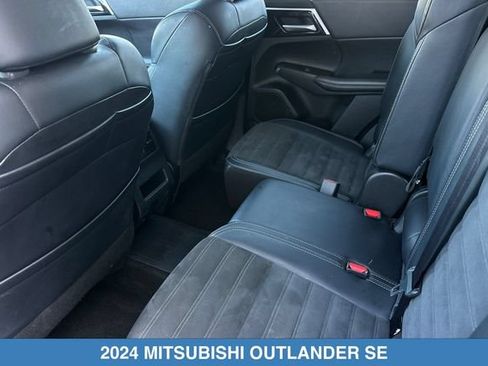 Used 2024 Mitsubishi Outlander SE AWD/4WD image 13