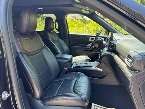 Used 2020 Ford Explorer Platinum w/ Premium Technology Package AWD/4WD image 22