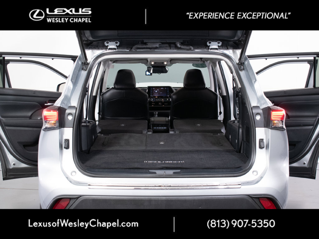 Used 2022 Toyota Highlander XLE AWD/4WD image 12