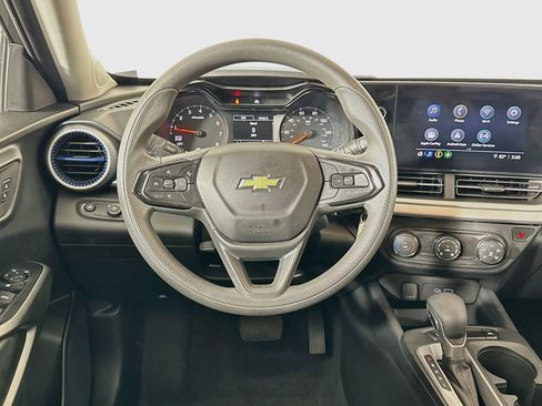 Used 2025 Chevrolet Trax LS FWD image 17