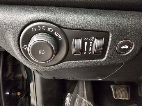 Used 2015 Chrysler 200 C w/ Navigation & Sound Group I FWD image 13