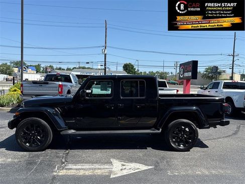 Used 2021 Jeep Gladiator Overland AWD/4WD image 4