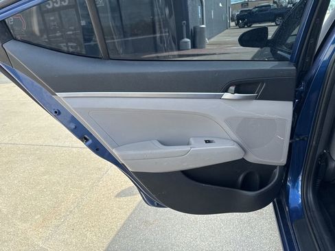 Used 2020 Hyundai Elantra SE image 39
