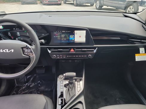 New 2025 Kia Niro SX image 14