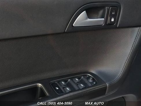 Used 2011 Volvo V50 T5 R-Design image 27