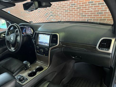 Used 2015 Jeep Grand Cherokee Overland w/ Advanced Technology Group AWD/4WD image 26