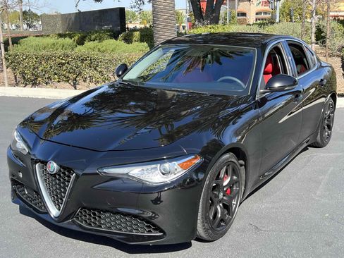 Used 2019 Alfa Romeo Giulia image 12