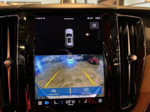 Used 2022 Volvo XC60 T8 Inscription w/ Advanced Package image 21