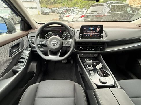 Used 2023 Nissan Rogue S AWD/4WD image 12
