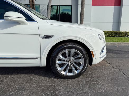 Used 2020 Bentley Bentayga image 3