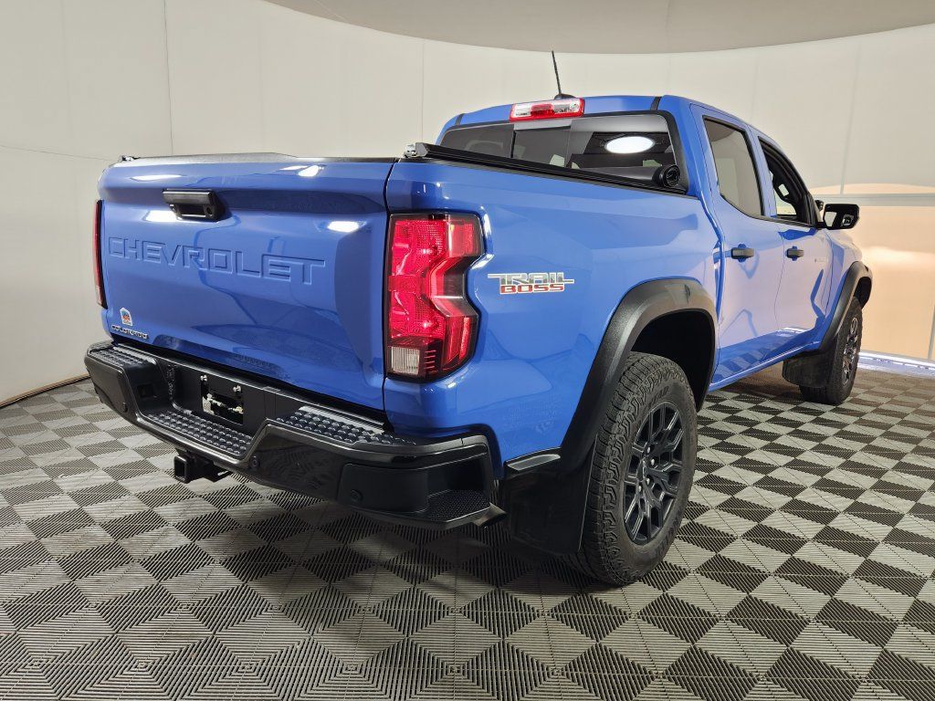 Used 2025 Chevrolet Colorado Trail Boss AWD/4WD image 7