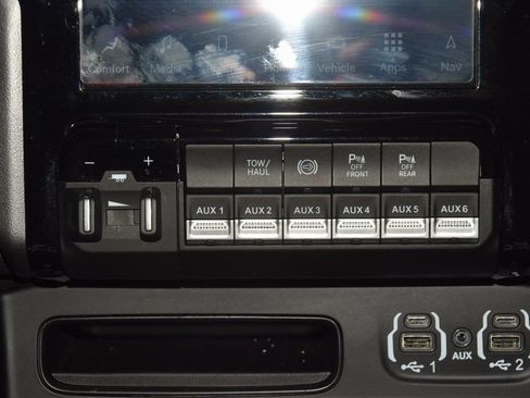 Used 2024 RAM 2500 Laramie w/ Night Edition image 30