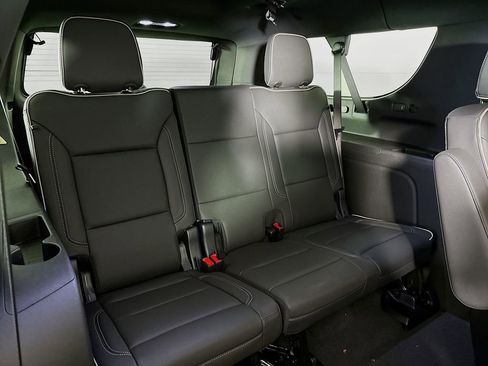 New 2025 Chevrolet Suburban Premier image 29