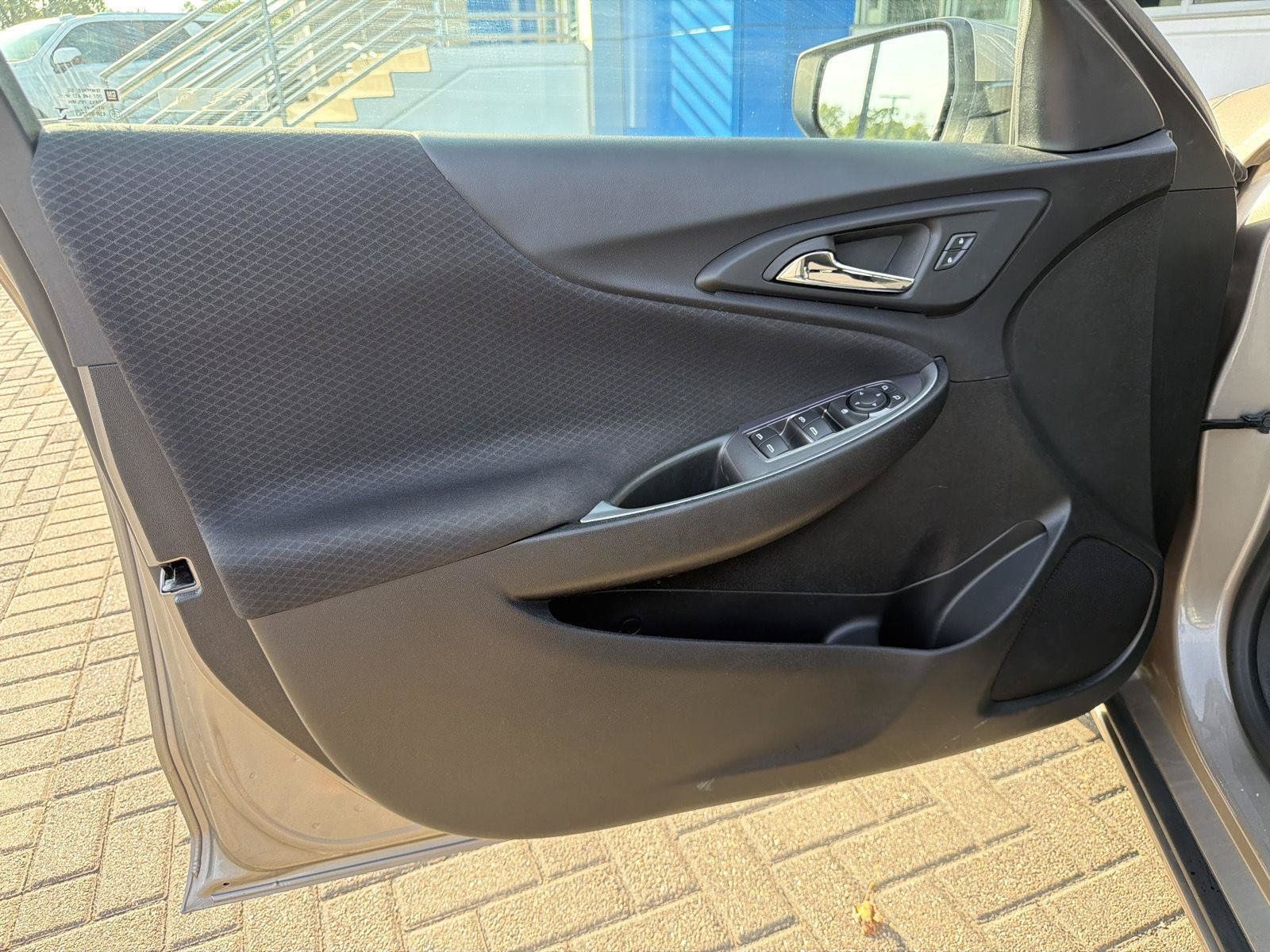 Used 2024 Chevrolet Malibu LT FWD image 12