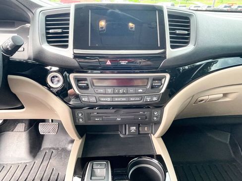 Used 2018 Honda Pilot Elite image 12