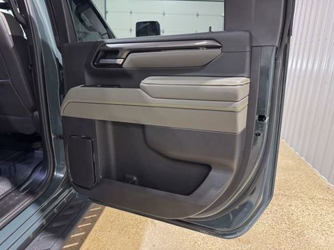 Used 2025 Chevrolet Silverado 2500 ZR2 w/ Technology Package image 28