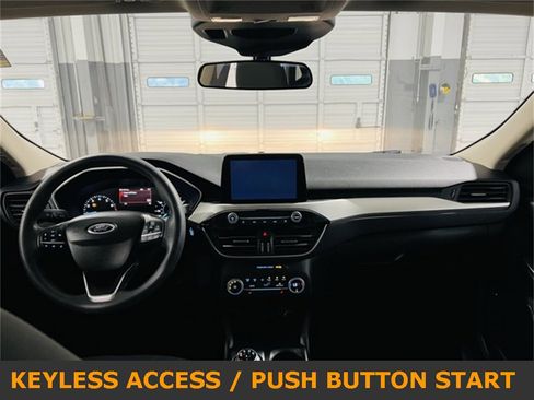 Used 2020 Ford Escape SE image 4