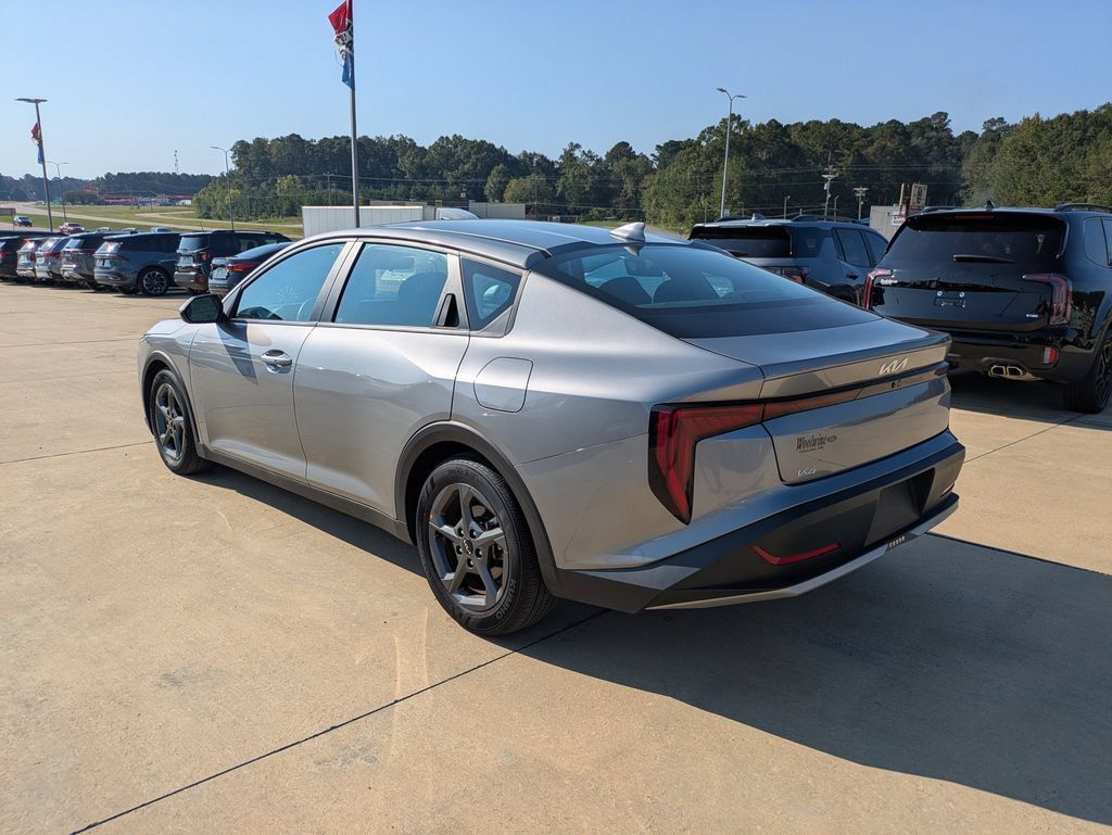 Used 2025 Kia K4 FWD image 3