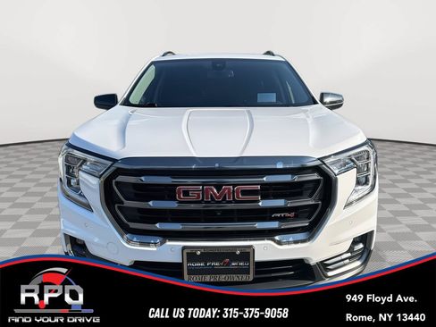Used 2024 GMC Terrain AT4 w/ GMC Pro Grade Package AWD/4WD image 8