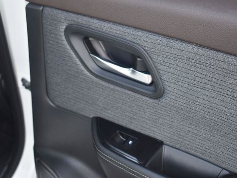 Used 2023 Nissan Rogue SV FWD image 52