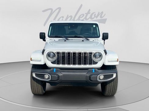 Used 2024 Jeep Wrangler Unlimited Sahara AWD/4WD image 9