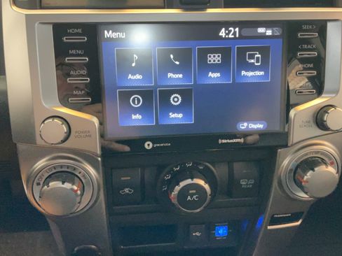 Used 2020 Toyota 4Runner SR5 AWD/4WD image 15