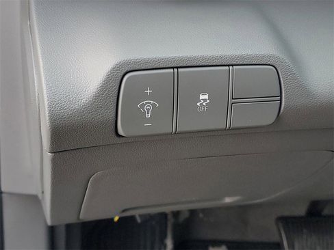 Used 2024 Hyundai Elantra SEL image 12