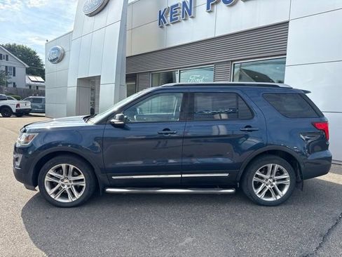 Used 2017 Ford Explorer XLT w/ Equipment Group 201A AWD/4WD image 9
