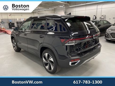 New 2026 Volkswagen Taos SE image 2