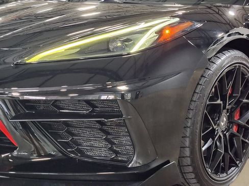 Used 2021 Chevrolet Corvette Stingray Coupe w/ Z51 Performance Package RWD image 14