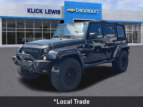 Used 2014 Jeep Wrangler Unlimited Sahara w/ Connectivity Group AWD/4WD image 3