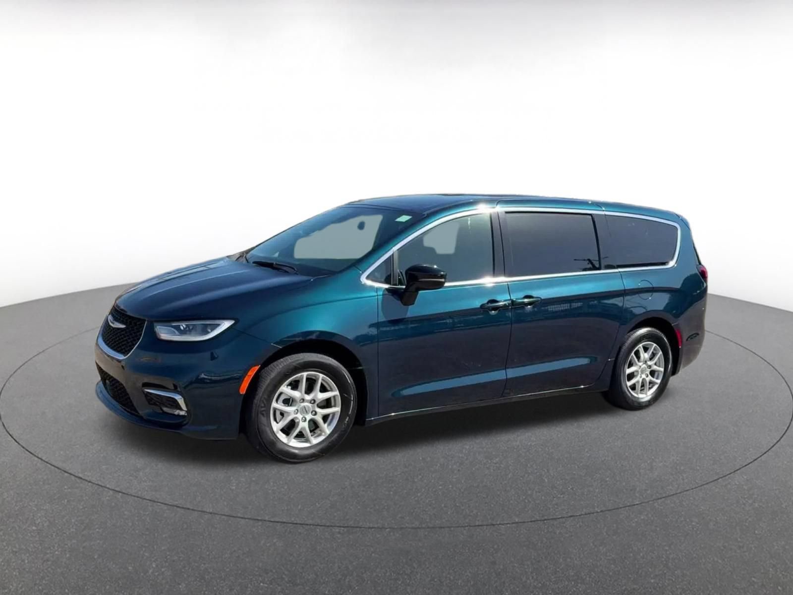 Used 2025 Chrysler Pacifica Select FWD image 7