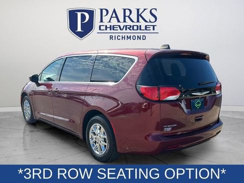 Used 2023 Chrysler Voyager LX image 5